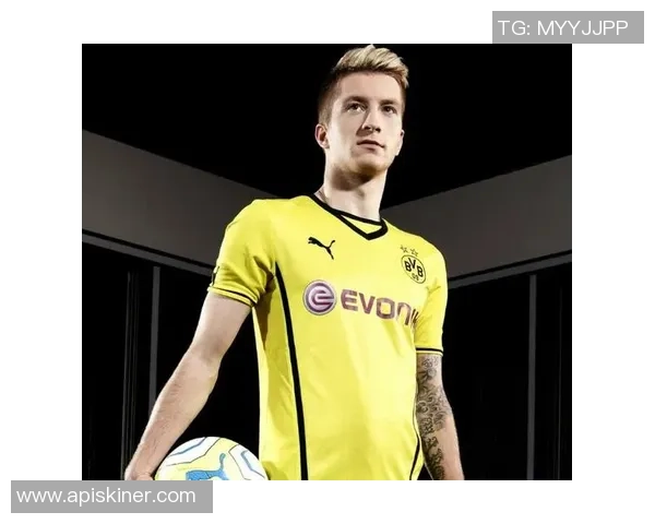 便携式足球手提包设计灵感源自球星风采彰显运动时尚与个性 便携式足球手提包设计灵感源自球星风采彰显运动时尚与个性