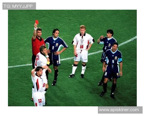 足球巨星初恋甜蜜曝光 让人羡慕的青涩时光再度回顾